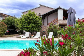 VILLA BIJOUX, Private pool, 500m to the sea and two apartments for two families